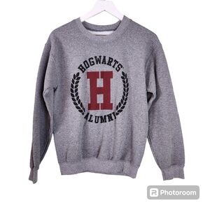 Harry Potter Hogwarts Alumni Sweatshirt , sz Small Gray Varsity